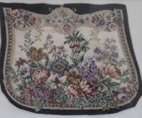 Auktion 363 / Los 13008 <br>Taschenfragment, Gobelinstickerei, älter, gerahmt/Glas, RG 34,5 x 37cm