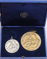 Auktion 367<br>2x Erinnerungsmedaille o,&auml;., Rubens, Unesco, 1x scheint zu fehlen, ca. D-6cm