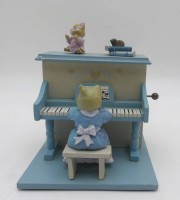 Auktion 363 / Los 16030 <br>Spieluhr "Katze am Klavier", H-13 cm