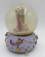 Auktion 363 / Los 16035 <br>Spieluhr mit Schneegestöber. Werk läuft, H-15 cm