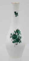 Auktion 368<br>Kleine Vase , Augarten Wien - gr&uuml;ne Rose .
