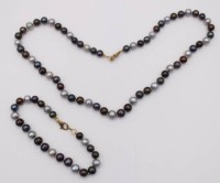 Auktion 363 / Los 1326 <br>Set, Kette und Armband, Perlen, je mit 333er GG-Schließe, ca. L-40cm und L-15cm