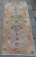 Auktion 363 / Los 13009 <br>Läufer, 190x90 cm, China, Drachendekor