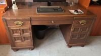Auktion 364 / Los 14002 <br>gr. Schreibtisch, Eiche  um 1920, H-77 cm, 150x81 cm, guter Zustand