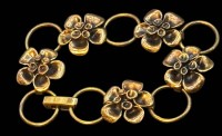 Auktion 364 / Los 1016 <br>Hannu Ikonen Reindeer Moss Finland, bronze Armband mit Rentiermoos-Blüten, L-ca. 18 cm