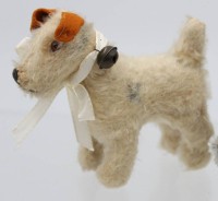 Auktion 364 / Los 12008 <br>alter Foxl von Steiff, um 1950, ohne ID's, H-ca. 10 cm