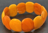 Auktion 364 / Los 1048 <br>gelb-braunes Zugarmband, Bernstein, H-ca. 2,5 cm, 23 gr.