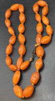 Auktion 364 / Los 1049 <br>Halskette brauner Bernstein/Bakelit?, L-54 cm, 17,2 gr