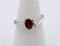 Auktion 364<br>925er Silber-Ring mit Granat, 2,3gr., RG 54