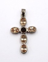 Auktion 364<br>925er Silber-Kreuz, wohl Granat und Citrine, L-3,5cm, 3,1gr.