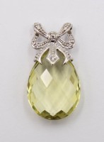 Auktion 364<br>Anhänger mit 925er Silbermontur, hellgrüner facett. Stein (Lemon-Quarz?), ca. L-3,2cm