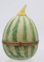 Auktion 364<br>Glas Utensilo in Birnenform, signiert, H-12 cm