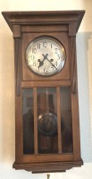 Auktion 364 / Los 2029 <br>kl. Wanduhr um 1920, Werk läuft