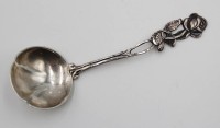 Auktion 364 / Los 11009 <br>Sahnelöffel, 800er Silber, Rosenmuster, 14,5gr., L-10,7cm
