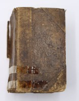 Auktion 364 / Los 3005 <br>Johann Hübner,Kurze Fragen aus der politischen Historia bis zum Ausgange des siebenzehenden Seculi continuiret und mit einer nützlichen Einleitung vor die Anfänger auch vollständigem Register vermehret. 1. Theil, 1749, starke Altersspuren