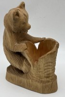 Auktion 364 / Los 14504 <br>Holzgeschnitzter Bär mit Schale, Russland, 23x16 cm