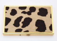 Auktion 364 / Los 15025 <br>Zigarettenetui, wohl 60er Jahre, Deckel mit Echtfell?, Leopardenmuster, ca. 10 x 6,5cm