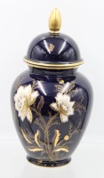 Auktion 364 / Los 8011 <br>Deckelvase, Lindner, Kobalt mit Goldblumen, ca. H-29,5cm