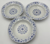 Auktion 364<br>Suppenteller D-23,6 cm,  "KALK "Eisenberg ,Kobalt 66  Indigo blau ,Thüringen Strohblumendekor, Goldrand berieben