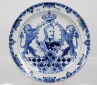 Auktion 364 / Los 9006 <br>Wandteller, Delft, König Willem I.. de Fles, älter, leider geklebt, D-25cm