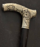 Auktion 364 / Los 11032 <br>Spazierstock mit Silbergriff-800-, Gebrauchsspuren, L-ca. 88 cm