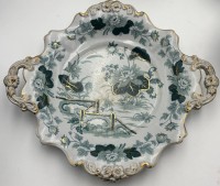 Auktion 364 / Los 9016 <br>kl. Kuchenteller mit Griffen, Stone China, wohl England 19.Jhd. D-25,5 cm