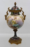 Auktion 364<br>Prunkvase, Bronze, Cloiesonné und Porzellan, wohl Sevres Frankreich, Boden signiert "L.Henry", um 1900, guter Zustand, ca. H-26cm