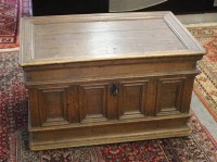 Auktion 367<br>flache Barock-Truhe, 18. Jhd., H-56cm B-90cm T-57,5cm