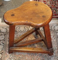 Auktion 367 / Los 14005 <br>3beiniger Hocker, wohl Skandinavien