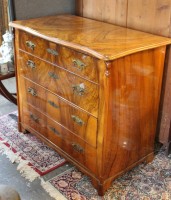 Auktion 364<br>schöne vierschübige Kommode , 19. Jhd., sehr gute Erhaltung, ca. H-90cm B-102cm T-54cm