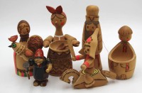 Auktion 364 / Los 14523 <br>6x  div. russische Holzfiguren, tw, auch Brandmalerei,  7 bis 13 cm