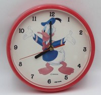 Auktion 364 / Los 12027 <br>Kinderzimmer-Batterieuhr "Digi-Tech" mit  Donald Duck, Werk läuft, D-22,5 cm