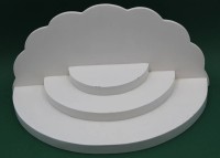 Auktion 364<br>Erzgebirge Musikengel Podest, weiss, mit Rückwand, H-18 cm, 36x17 cm