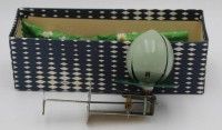 Auktion 364 / Los 12039 <br>vintage Blechspielzeug, China, rotierendes Ei, innen Vogel, H-6 cm, L-11 cm