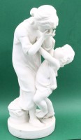 Auktion 364 / Los 8034 <br>Imposante Biskuitporzellan Figur - Scheibe Alsbach - Mutter mit Kind 41,5cm, Drache Modell, weiss