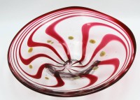 Auktion 364<br>grosse, schwere Kunstglasschale, rot/klar, D-37 cm