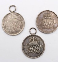 Auktion 364 / Los 7052 <br>3x Preu&szlig;en Allgemeines Ehrenzeichen 2. Klasse "F&uuml;r Verdienste um den Staat"