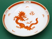 Auktion 364<br>Schale "AP Meissen" Handmalerei mit roten Drachen, H-5 cm, D-24,5 cm