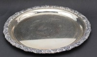 Auktion 364 / Los 11034 <br>schwere versilberte Platte, D-32 cm, 830 gr, leichte Gebrauchsspuren