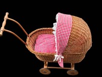 Auktion 367<br>Korb Puppenwagen, H-ca. 70 cm, L-ca. 65 cm