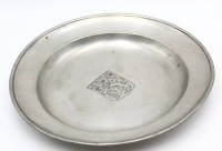 Auktion 364 / Los 15057 <br>gr. Zinnplatte mit Wappen von Harburg und Widmung 1935-1937, D-31 cm
