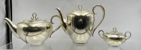 Auktion 364<br>Tee+Kaffeekanne und Sahnekännchen, Feinsilber-Auflage 1000/000, Löwenmarke, sehr guter Zustand, H-max. 18 cm