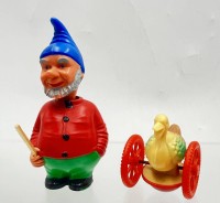 Auktion 364 / Los 12082 <br>2x Celluloid-Figuren, 1x Zwerg mit Wackelkopf "Breda", 1x Wackel-Ente, H-max. 11 cm