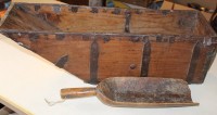 Auktion 364<br>Fanega, ein historisches spanisch-portugiesisches Hohlmaß, Holz, älter, ca. H-23cm, L-86cm B-22cm