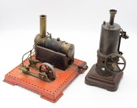 Auktion 364<br>2x antike Dampfmaschinen, Mamod und Märklin, Altersspuren, Funktionen nicht geprüft, Marklin H-28cm, Mamod B-26cm H-21cm