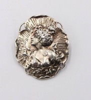 Auktion 364<br>925er Silber-Brosche, Jugendstil-Dekor, 8,8gr., 3,8 x 3,2cm