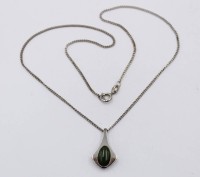 Auktion 364<br>Kette mit Anhänger, Jade, 835er Silber, ca. 4gr. L-38cm Anh. ca. L-2cm