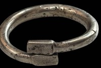 Auktion 364<br>antiker massiver Silber-Armreif, geprüft, wohl Vorderasien, D-ca. 8 cm, 183 gr.