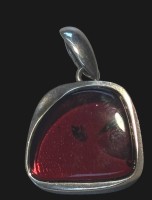 Auktion 364<br>Silber-Anhänger mit Bernstein, div, schwer lesbare Punzen, H-ca. 3,5 cm, 6,3 gr.