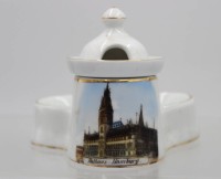 Auktion 364<br>3passige Menage, ungemarkt, älter, Ansicht Rathaus Hamburg, ca. H-9,5cm B-12,5cm